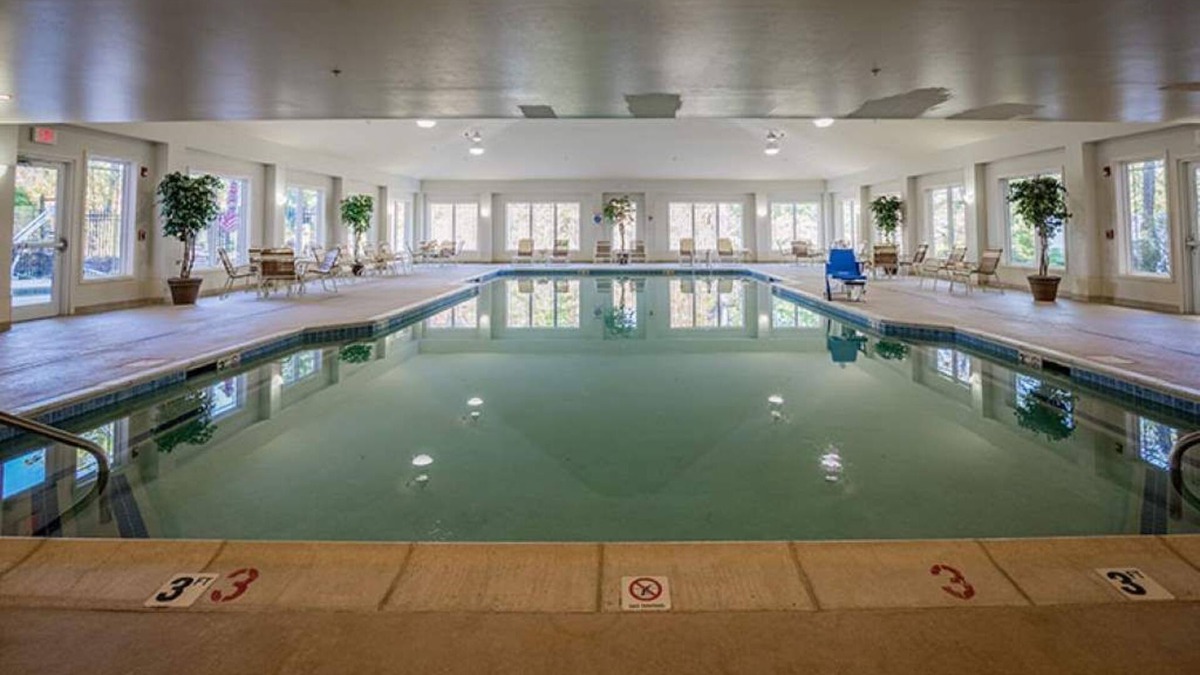 Pittsfield Resort | Charming 1 Bedroom - 4 Star Resort w/heated pool, gym, wi-fi, lot's more!