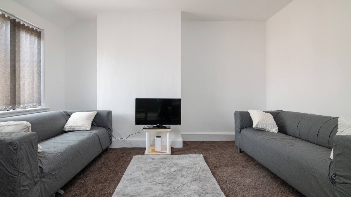 Shirley Apartment | Charming 1-bedroom apartment in Hall Green with WiFi access