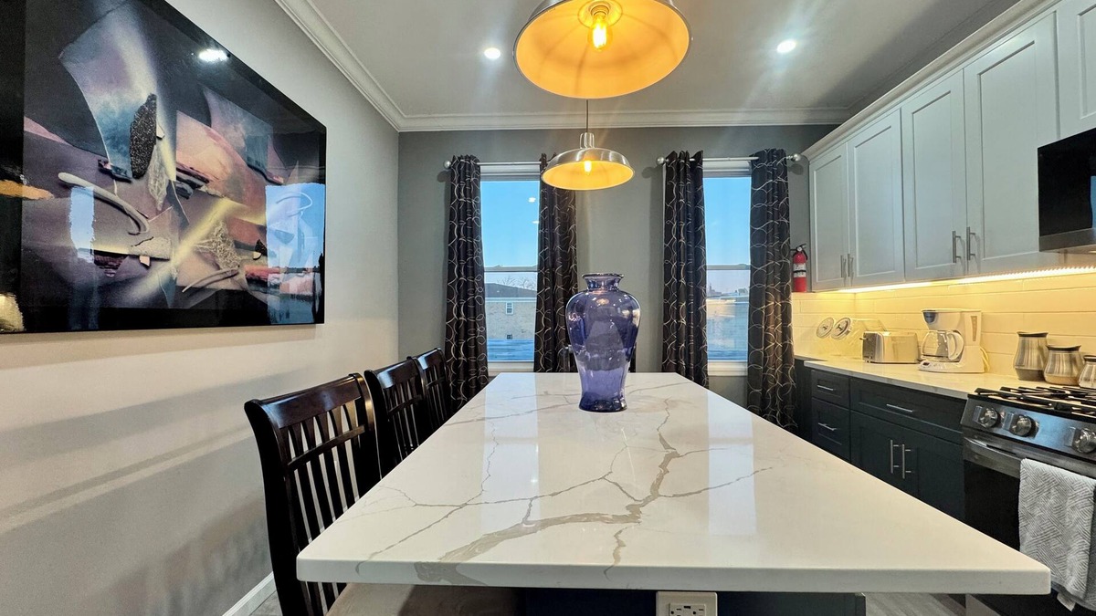 Ampere Apartment | Charming 1-bedroom apartment with WiFi, AC, Laundry & easy commute to NYC!