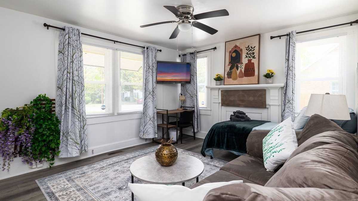 Greensboro Apartment | Charming 1-bedroom apartment with AC, fast WiFi, Ideal for Long Term Stays!