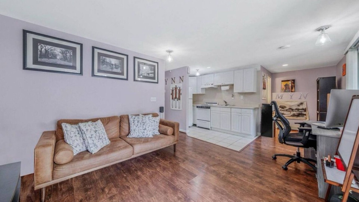 West Hills House | Charming 1-bedroom artist den with WiFi, AC in terrific Huntington
