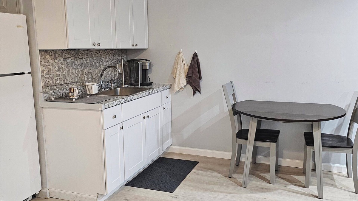 Kings Park Apartment | Charming 1-bedroom apartment in fabulous Kings Park with WiFi, AC