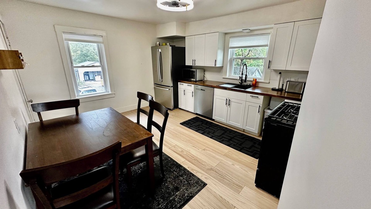 Youngstown Apartment | Charming 1-bedroom apartment with AC, WiFi in welcoming Youngstown.