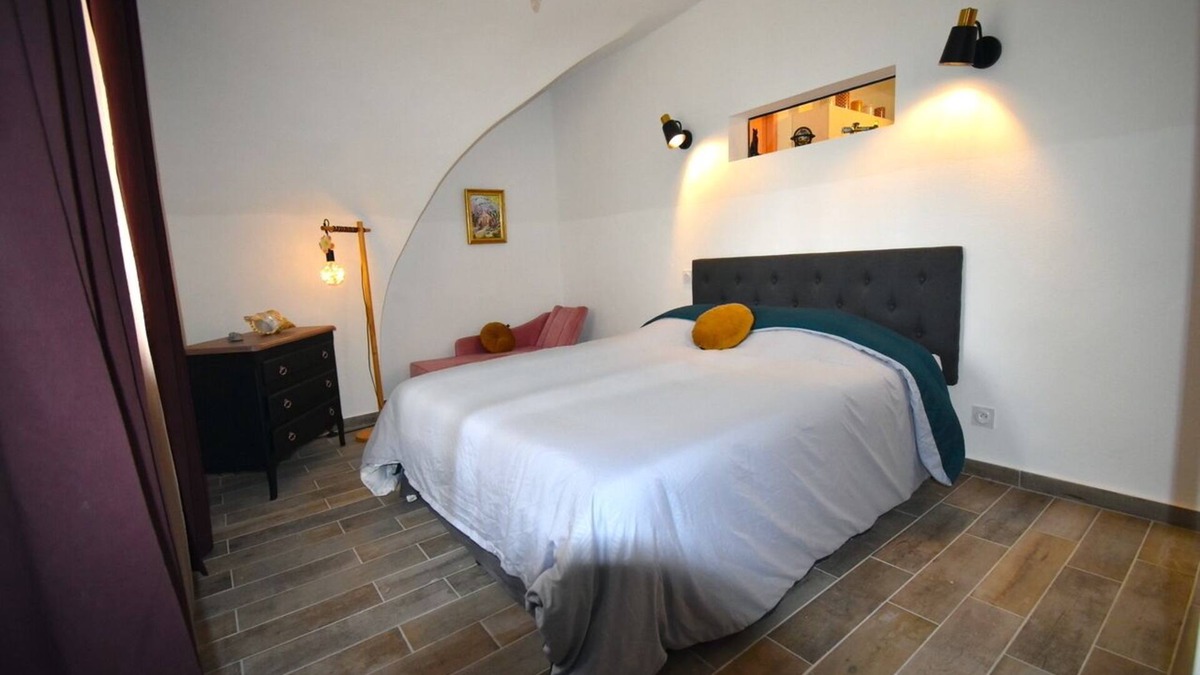 Remoulins Apartment | Charming 1-bedroom apartment in the historic village centre of Remoulins