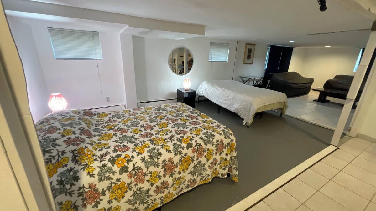 Dix Hills Apartment | Charming 1-bedroom apartment in Dix Hills with AC, WiFi, fitness room, ping pong