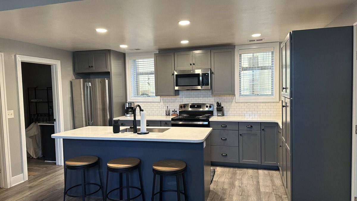Frankfort Apartment | Charming 1-bedroom apartment downtown Frankfort 3 blocks from the beach!