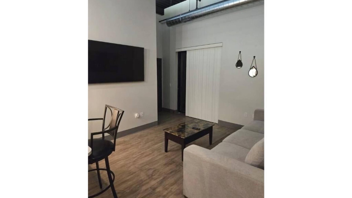 Central Business District Apartment | Charming 1-bedroom apartment with WiFi and AC in Kalamazoo