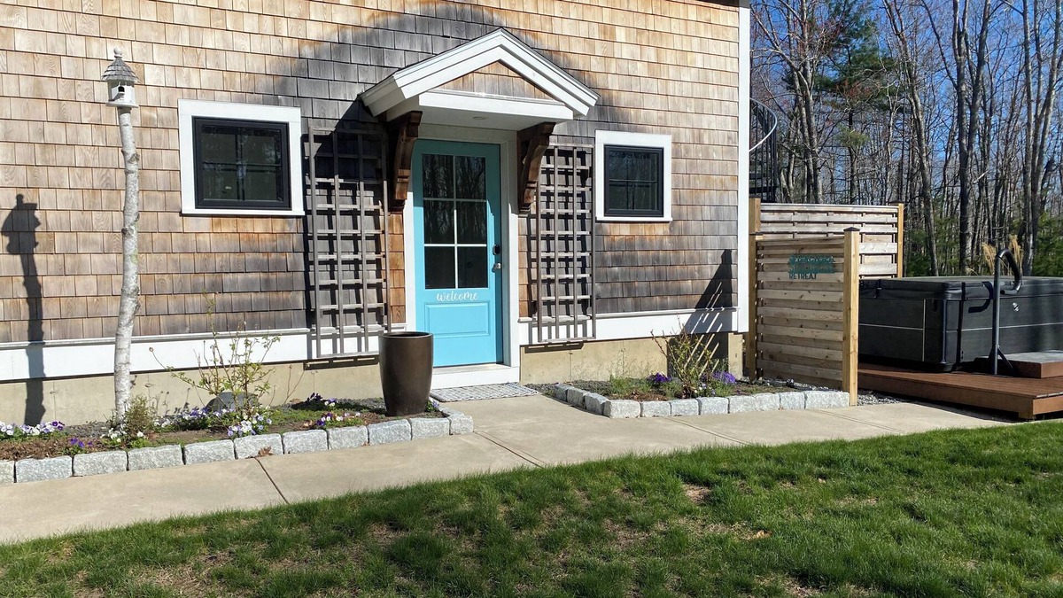 Kennebunk Apartment | Charming 1-bedroom apartment with WiFi, AC in awesome Kennebunk.