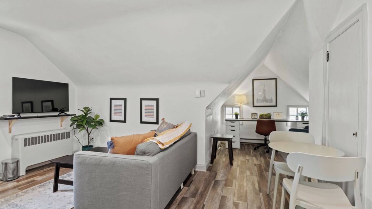 Hatfield Apartment | Charming 1-bedroom apartment with workspace in central Hatfield