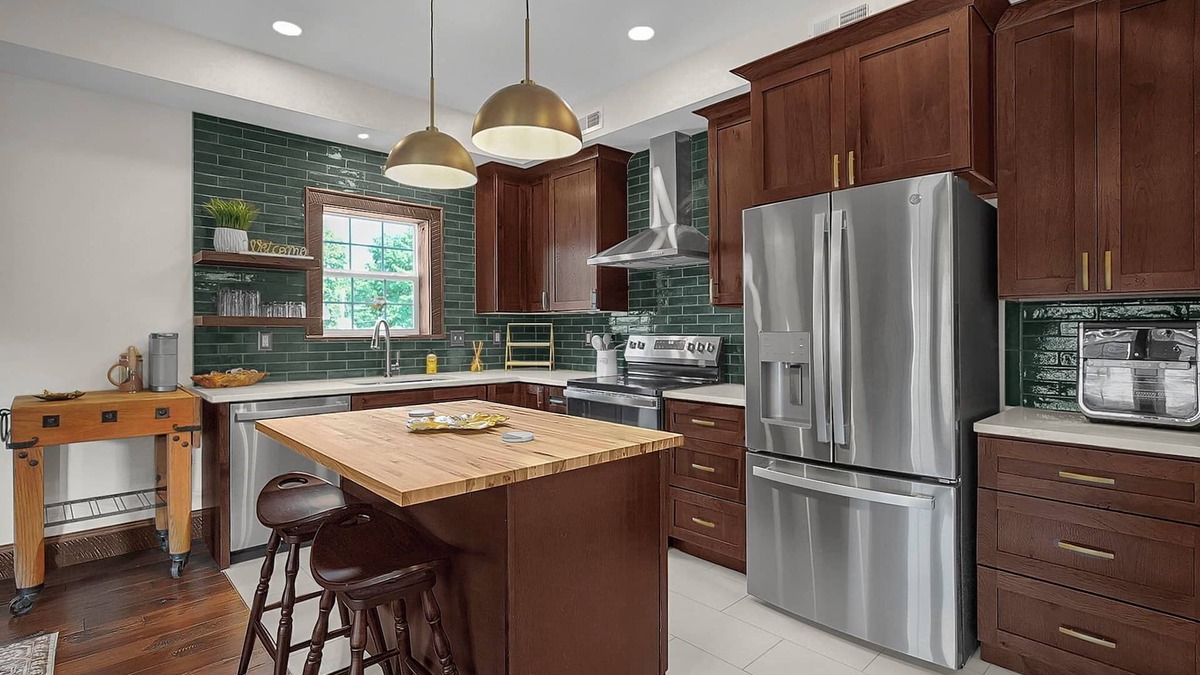 Tarlton Apartment | Charming 1-bedroom apartment in pleasant Tarlton. Where modern meets cozy.