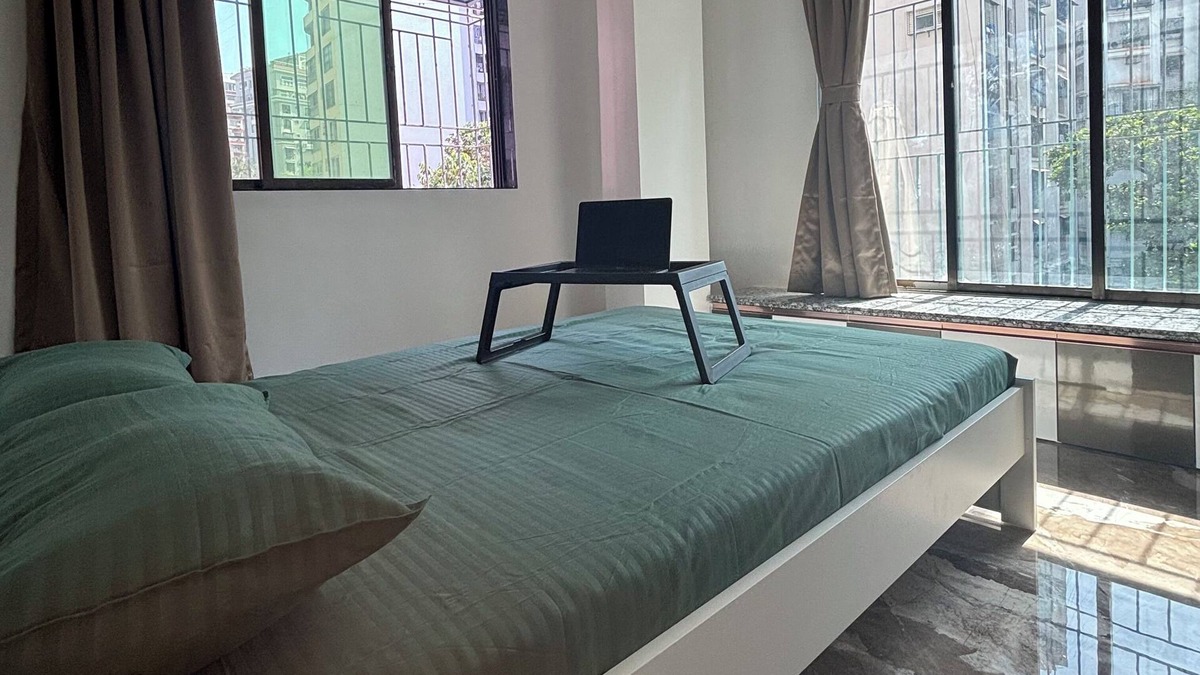 Santacruz West Apartment | Charming 1-bedroom apartment with WiFi, AC in Bandra Mumbai