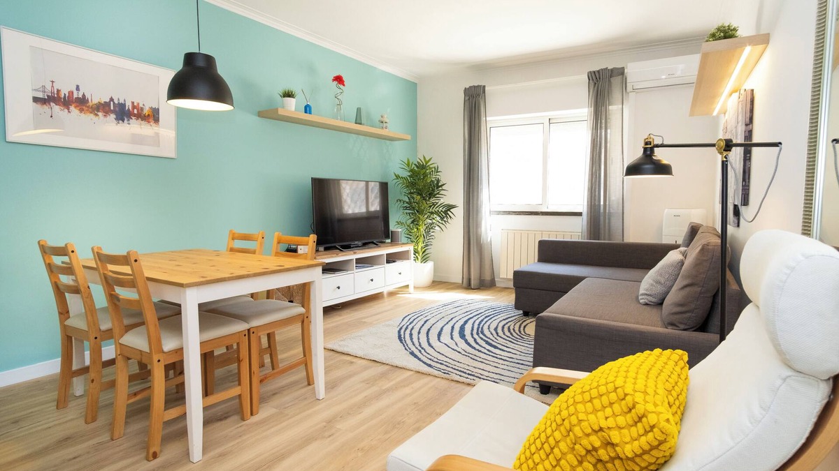 Parede Apartment | Charming 1-bedroom apartment with AC, WiFi in welcoming Parede
