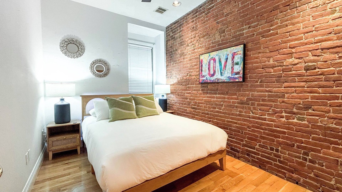 Columbus Apartment | Charming 1-bedroom apartment in superb Boston with WiFi, AC