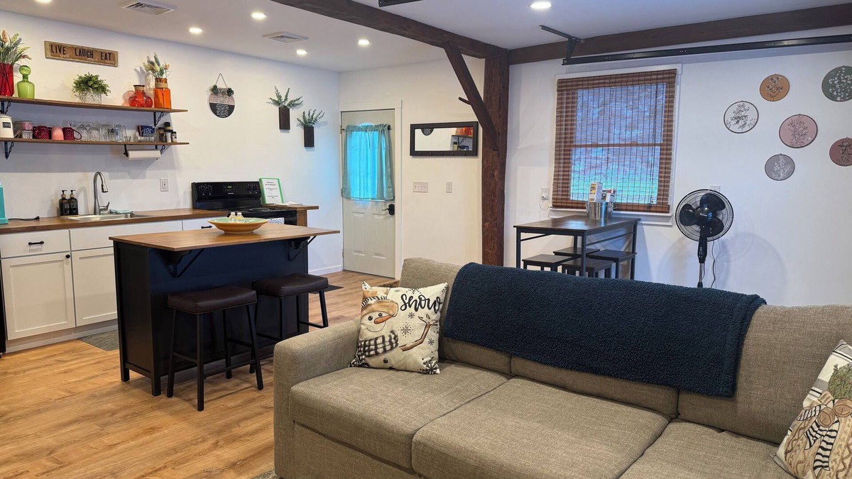 Greene Apartment | Charming 1-bedroom apartment in Greene for up to 4 guests, family & dog friendly