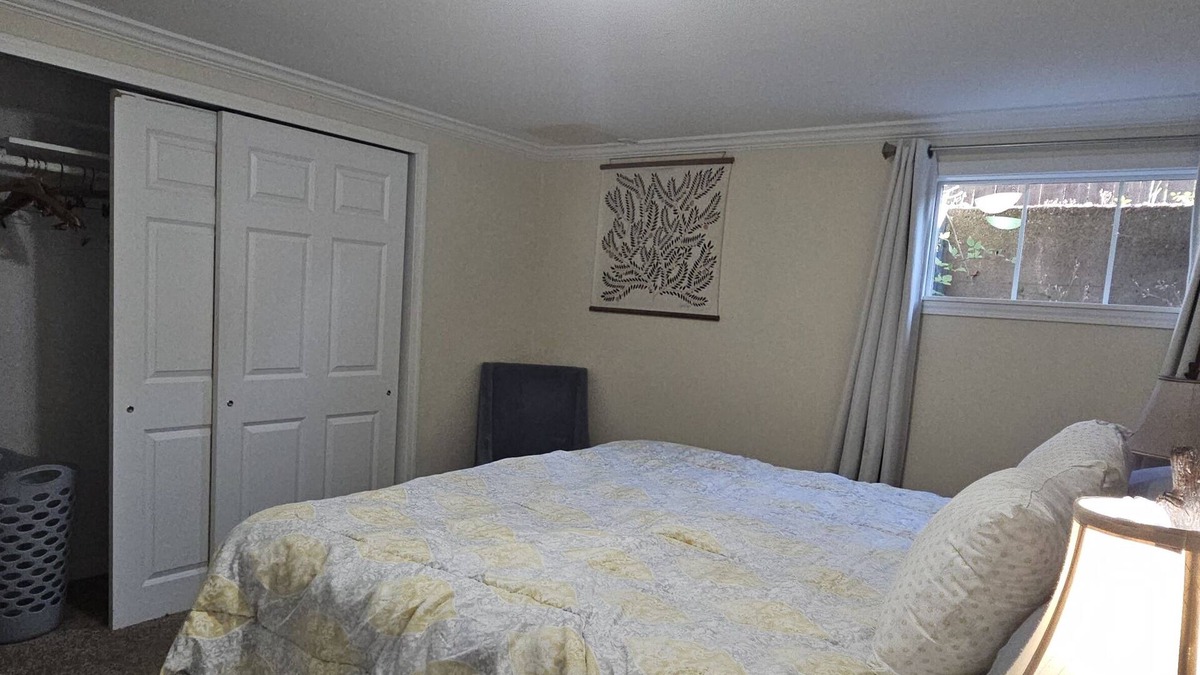 West End Apartment | Charming 1-bedroom apartment in delightful Tacoma with WiFi