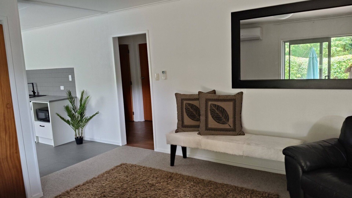 Richmond Heights Apartment | Charming 1-bedroom apartment, with alfresco dining in your own private garden