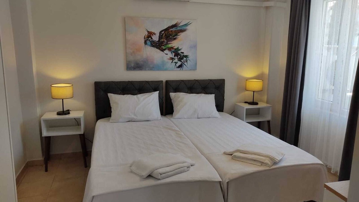 Icmeler City Center Apartment | Charming 1-bedroom apartment in marvelous Muğla with AC