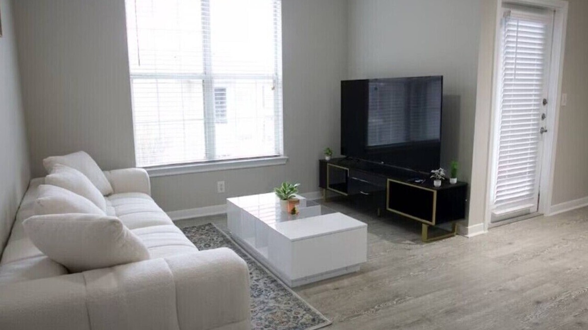 Alden Bridge Apartment | Charming 1-Bedroom Apt with Pool & Fitness Center