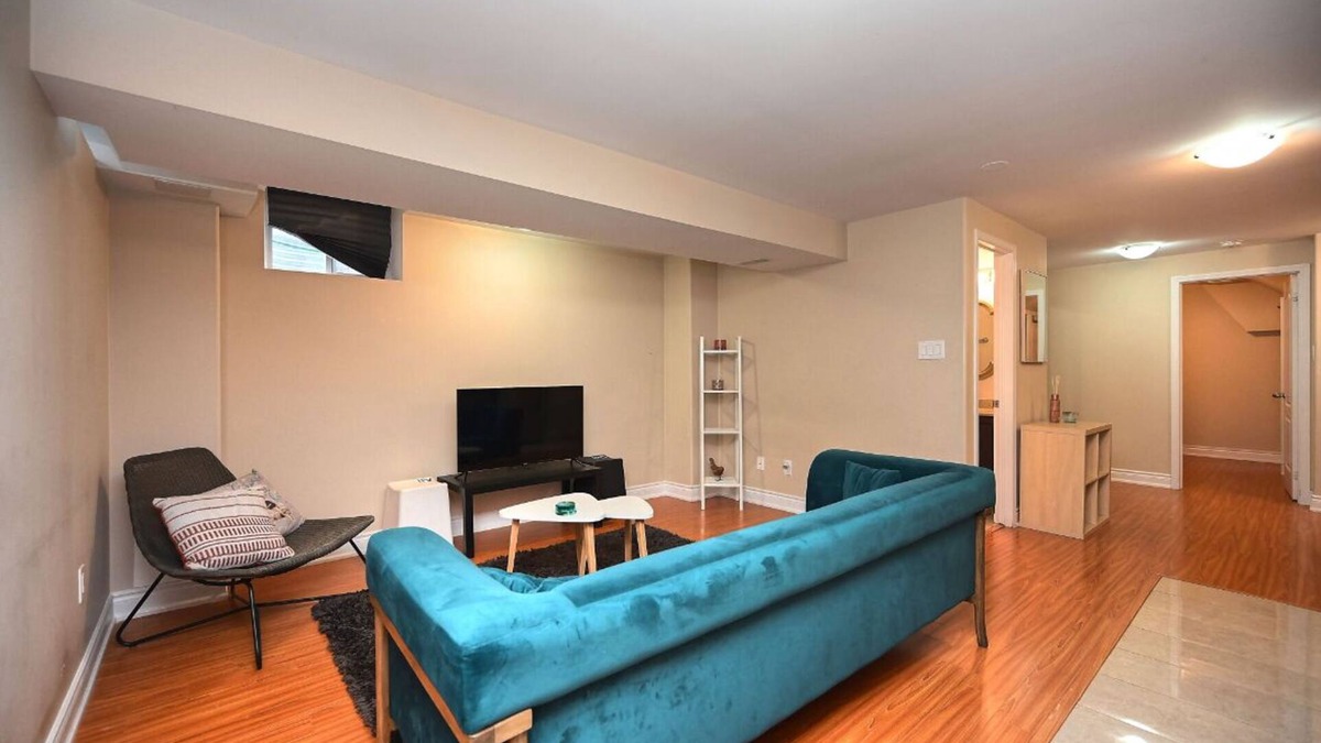 East Credit Apartment | Charming 1 bedroom apartment