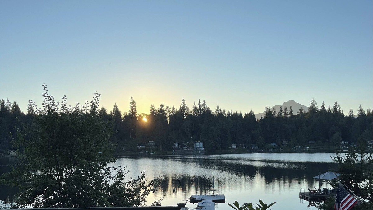 Lake Bosworth Cabin | Charming 1 bedroom cabin on Lake Bosworth. Close to historic downtown Snohomish