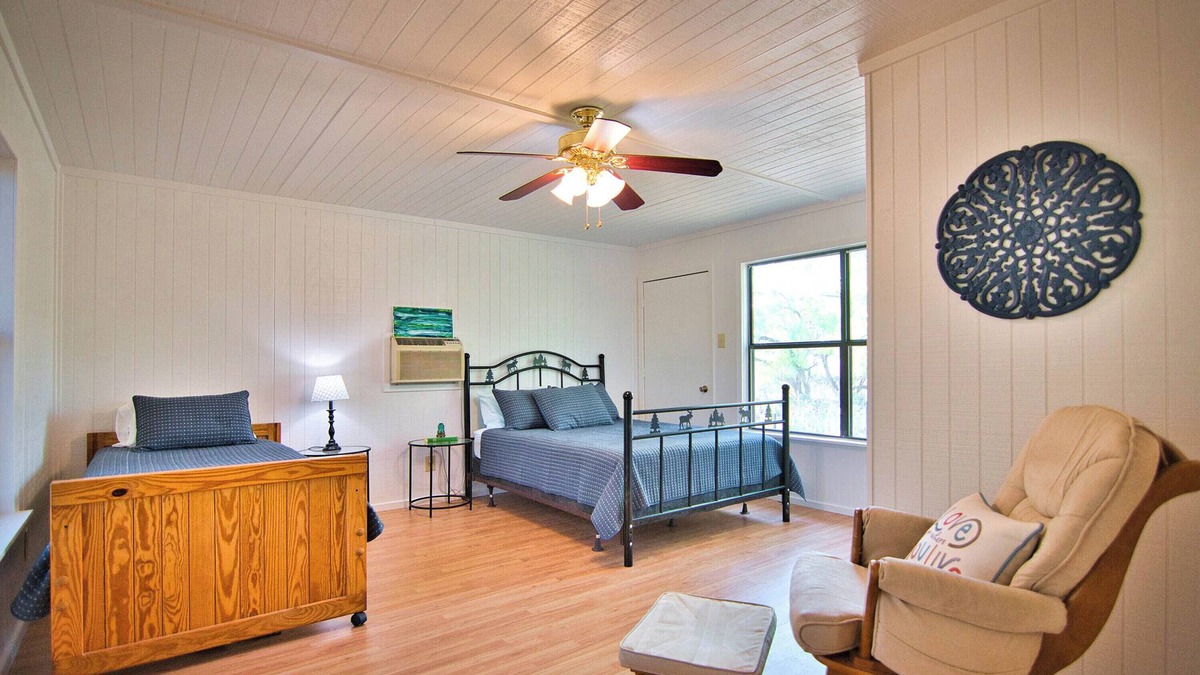 Mason Cabin | Charming 1-bedroom cabin with WiFi, AC 9 miles N. of Mason, TX