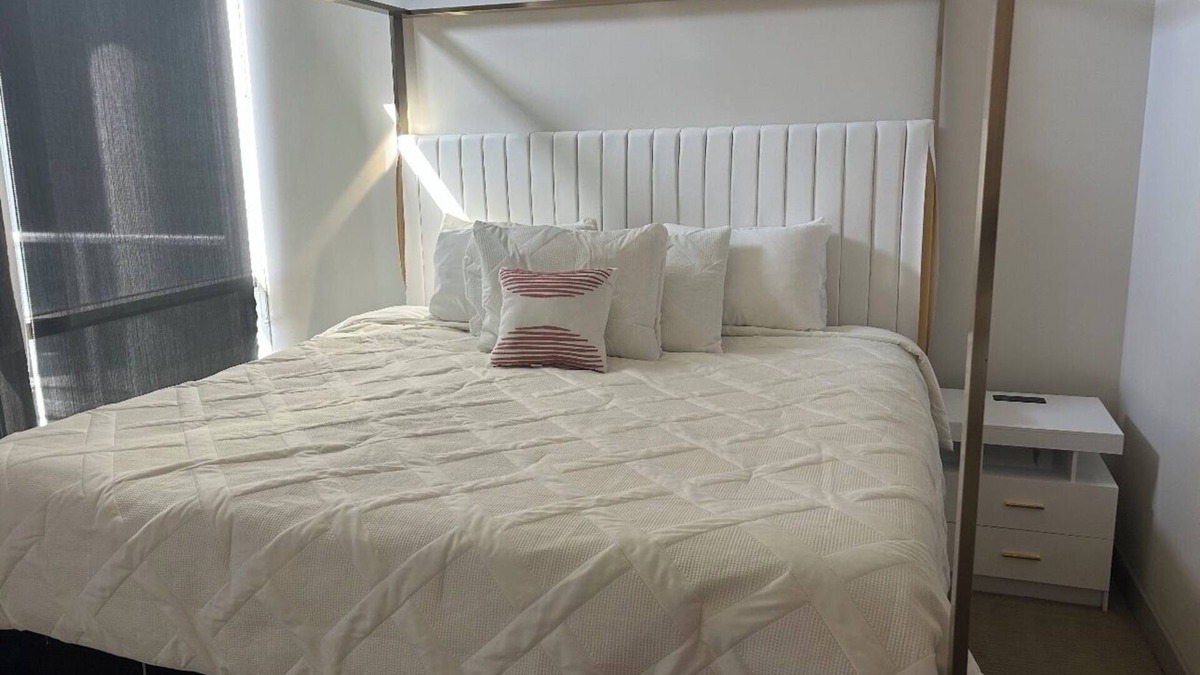 Uptown Condo | Charming 1-bedroom condo in fabulous Victiry Park Dallas with fitness room, WiFi