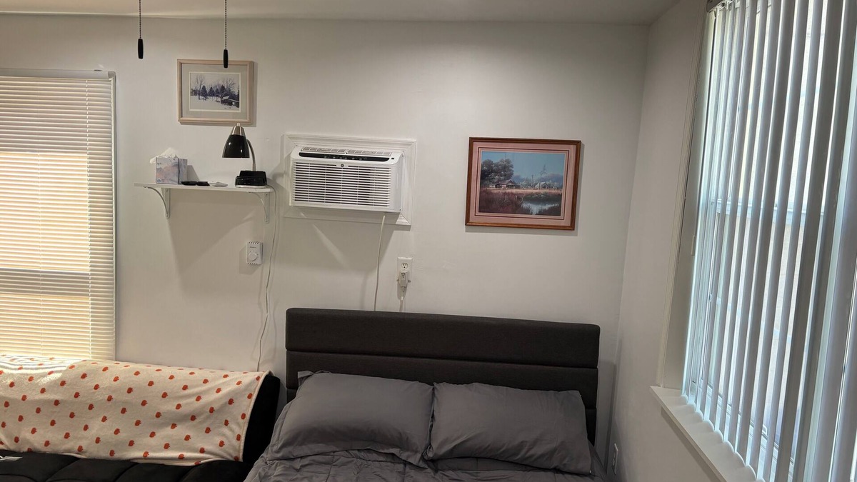 Hanover Cottage | Charming 1-bedroom cottage with AC, WiFi in downtown Hanover, PA