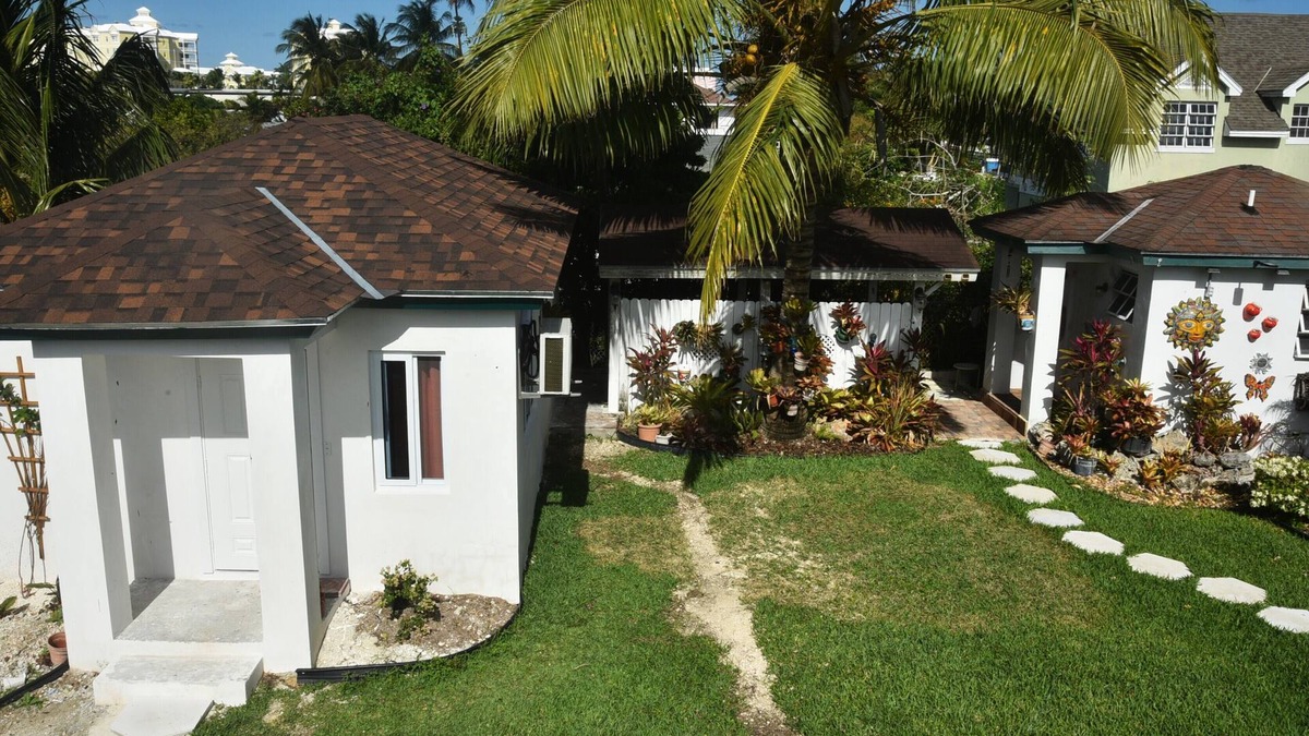 Westward Villas Subdivision Cottage | Charming 1-bedroom cottage in delightful Cable Beach Nassau with WiFi, AC,