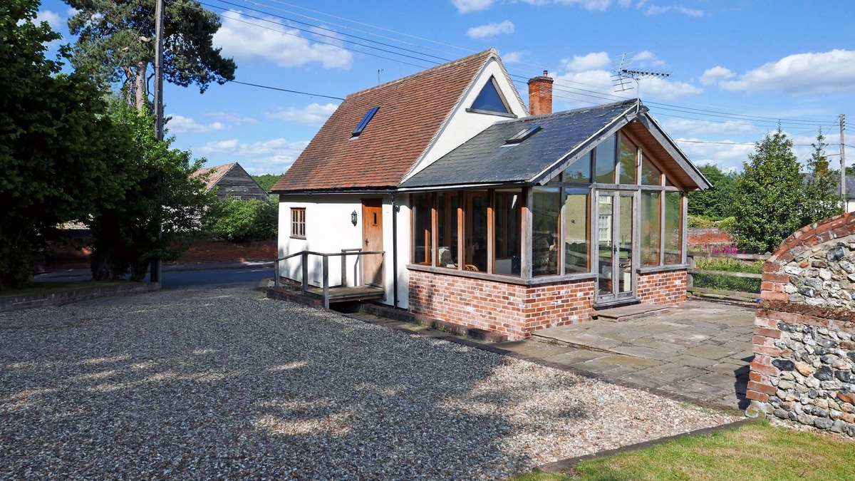 Clare House | Charming 1 bedroom Granary conversion in the heart of Suffolk