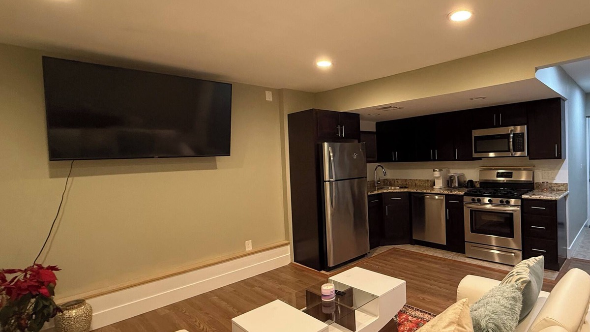 Lake Ronkonkoma House | Charming 1-bedroom house in Ronkonkoma with AC, WiFi, Washer & Dryer