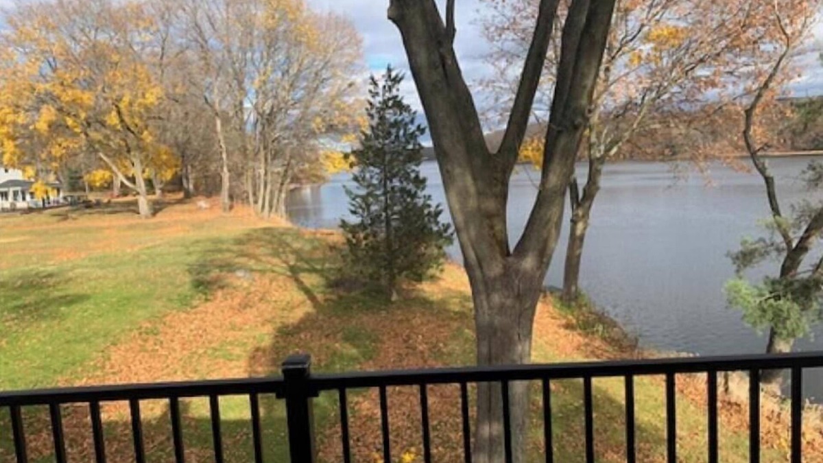 Village of Waterford House | Charming 1-bedroom house in enchanting Waterford with WiFi, fitness room