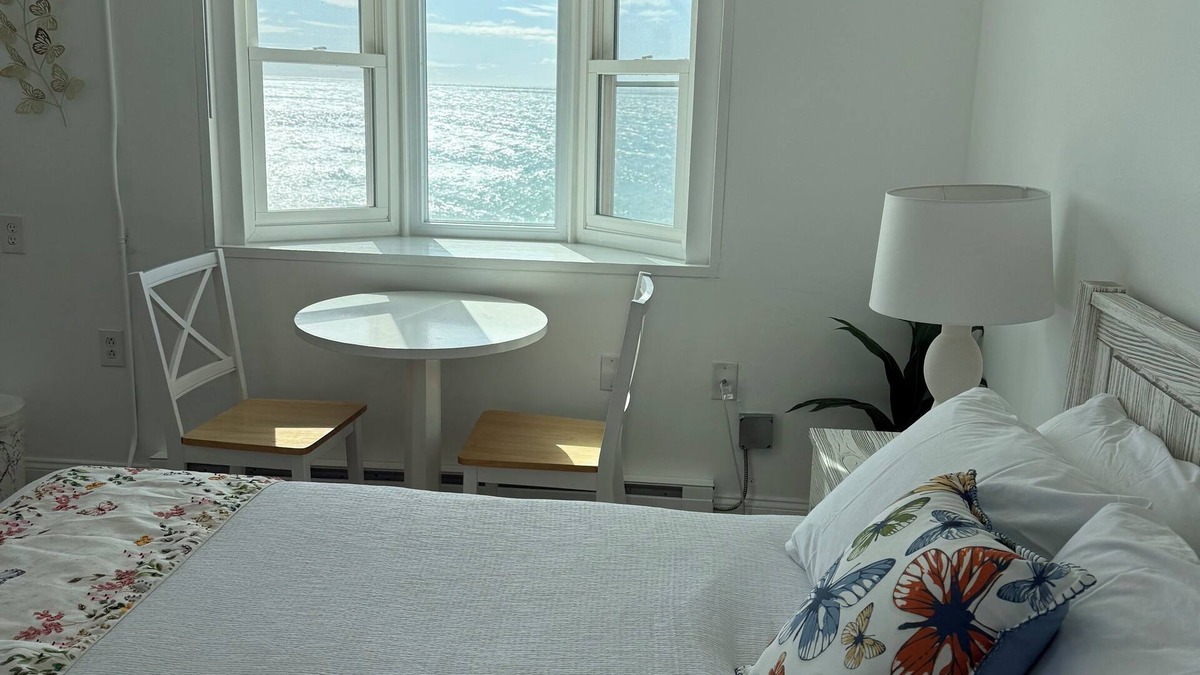 Misquamicut Hotel | Charming 1-bedroom hotel in enchanting Westerly with a beautiful ocean view