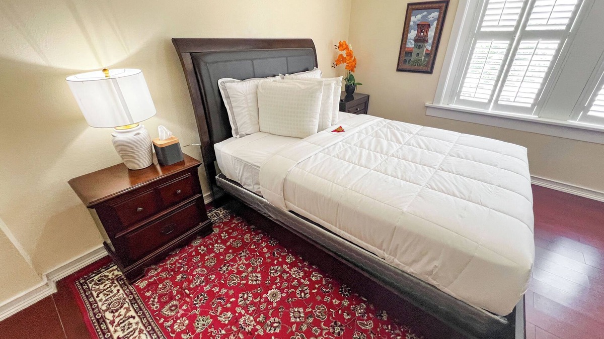 DeLand Hotel | Charming 1-bedroom hotel with WiFi, AC in wonderful DeLand