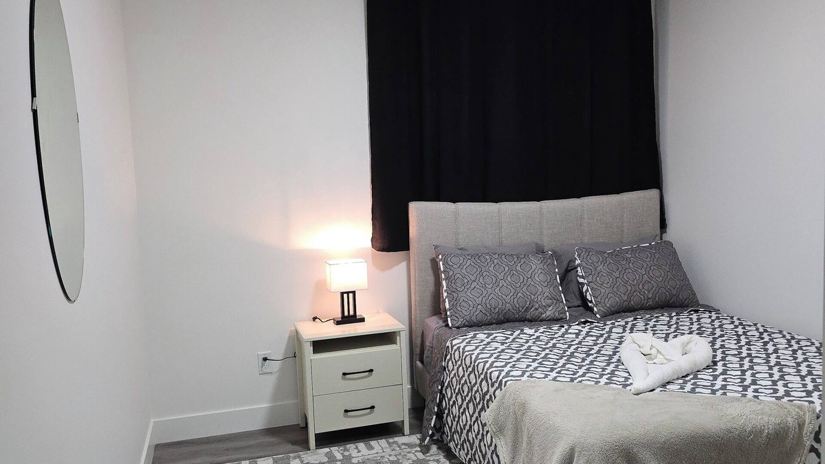 Northeast Edmonton House | Charming 1-bedroom house with WiFi and AC in enchanting Edmonton