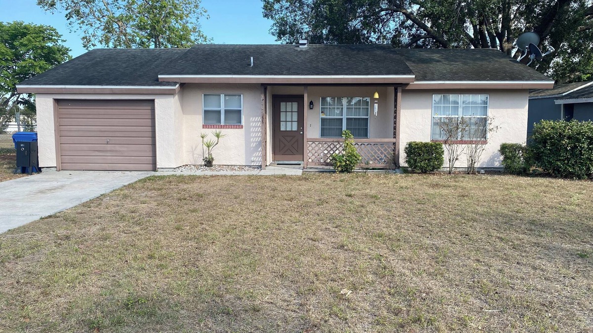 LaBelle House | Charming 1-bedroom house in Labelle with WiFi and AC