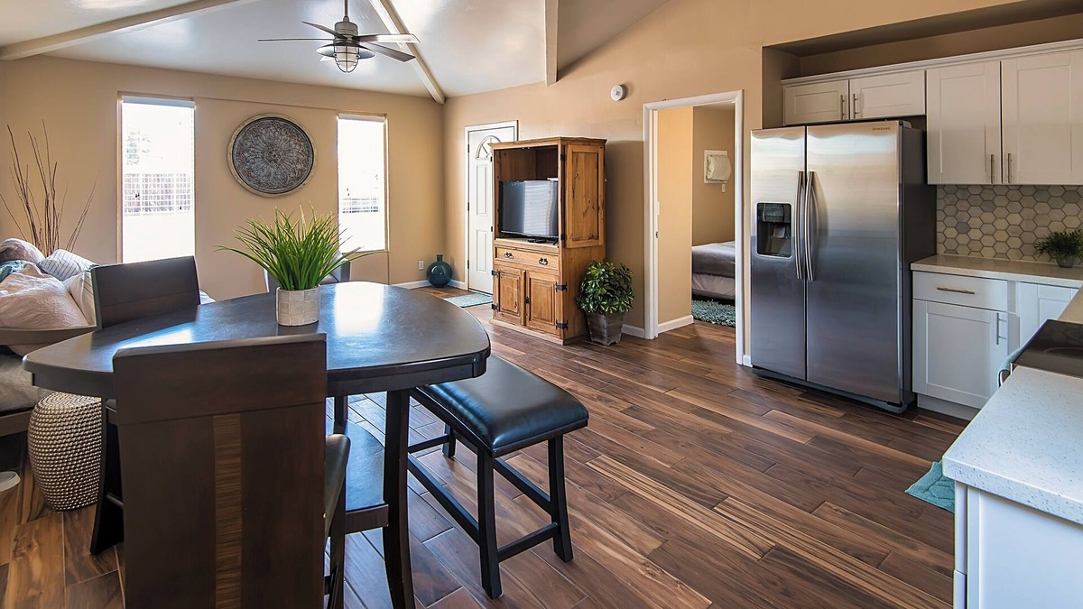F. Q. Story House | Charming 1-bedroom house in delightful Phoenix with WiFi, AC