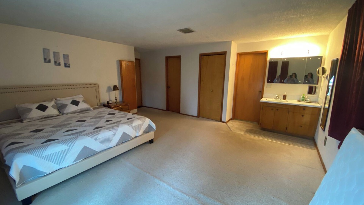 Omak House | Charming 1-bedroom in a house, great for sleeping and resting only.