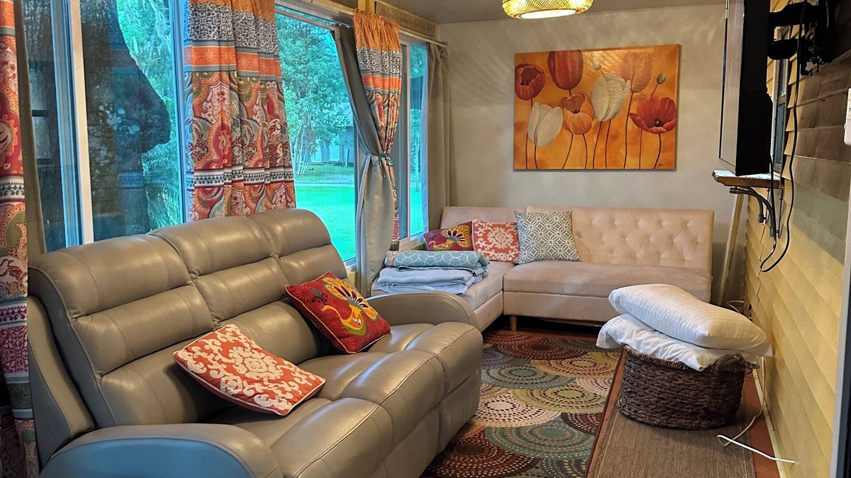 Astor Cottage | Charming 1-bedroom in Astor direct St Johns River,with Boat Dock.