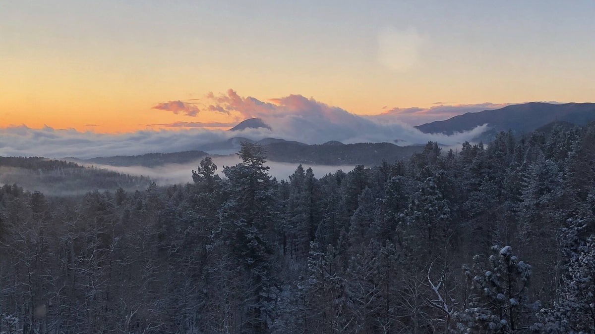 Bailey Cabin | Charming 1-bedroom Miner's Cabin For Mountain Adventurers in Colorado with Wi-Fi
