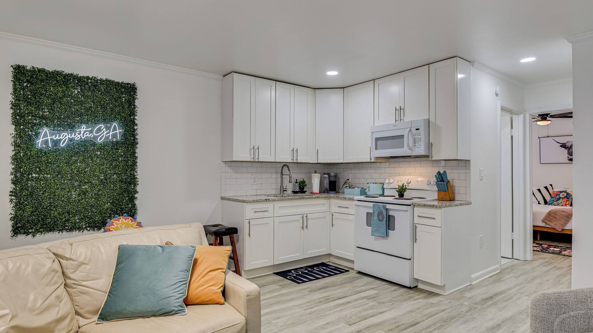Harrisburg House | Charming 1-bedroom near Medical and Golf! Ground Unit A!