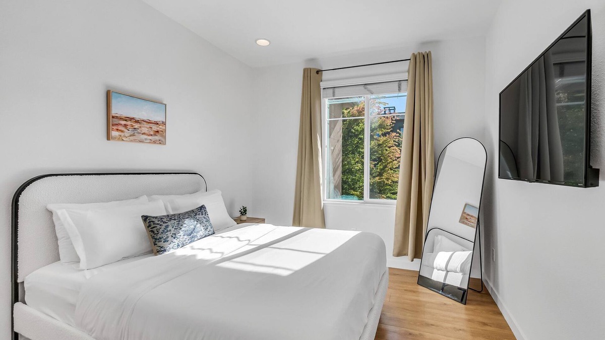 Berryessa House | Charming 1-bedroom Private Room with shared bath WiFi and AC in amazing San Jose