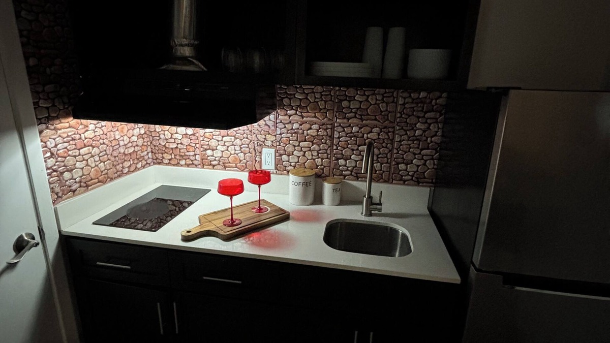 Deco Apartment | Charming 1-bedroom Studio apartment in fabulous Houston with fitness room, WiFi