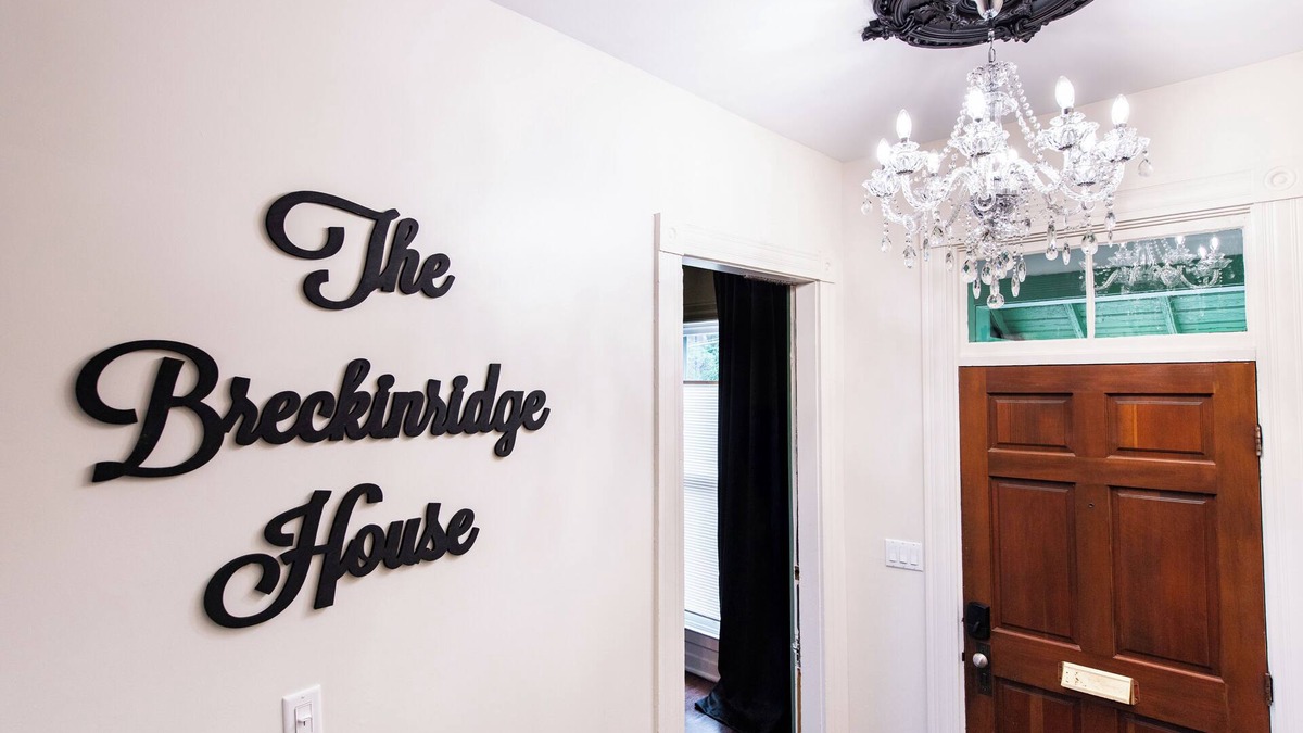 Old Louisville House | Charming 1-bedroom Unit, Beautiful Louisville with 1 Queen bed, 1 king pull out,
