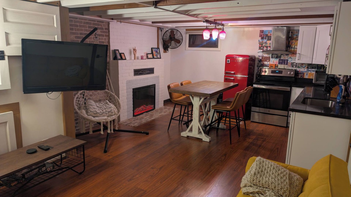 SeaTac House | Charming 1-bedroom unit in tranquil Burien with WiFi, AC, private yard
