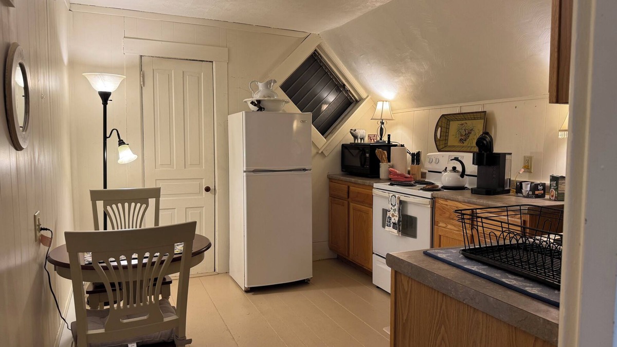 Brattleboro Apartment | Charming 1-bedroom apartment with WiFi, AC in delightful Brattleboro