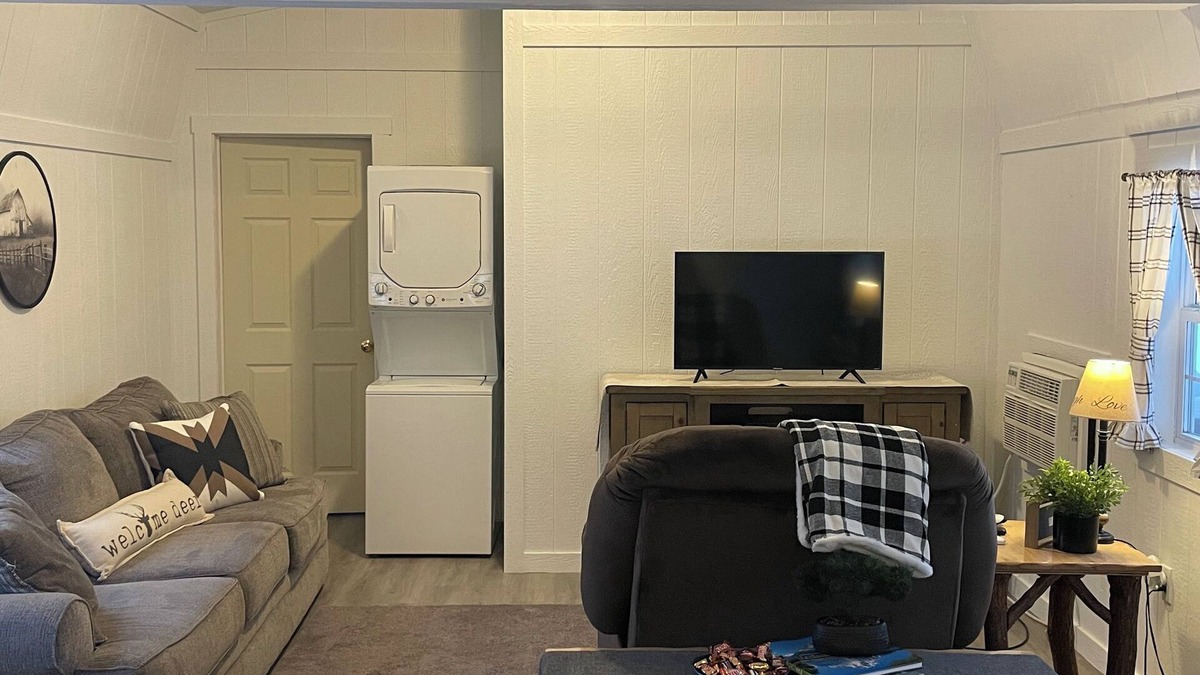Kerr Cottage | Charming 1-bedroom cottage with AC, WiFi in welcoming Centerville