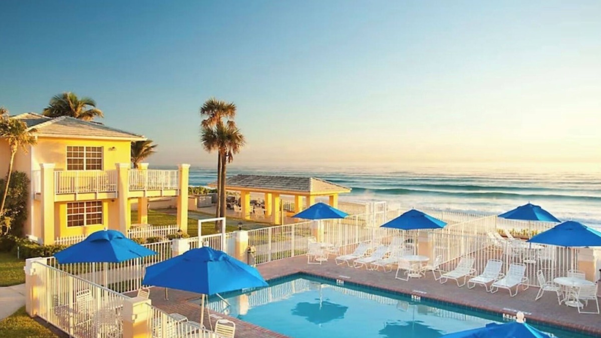 Gulf Stream Resort | Charming 1-bedroom resort in pleasant Delray Beach with AC