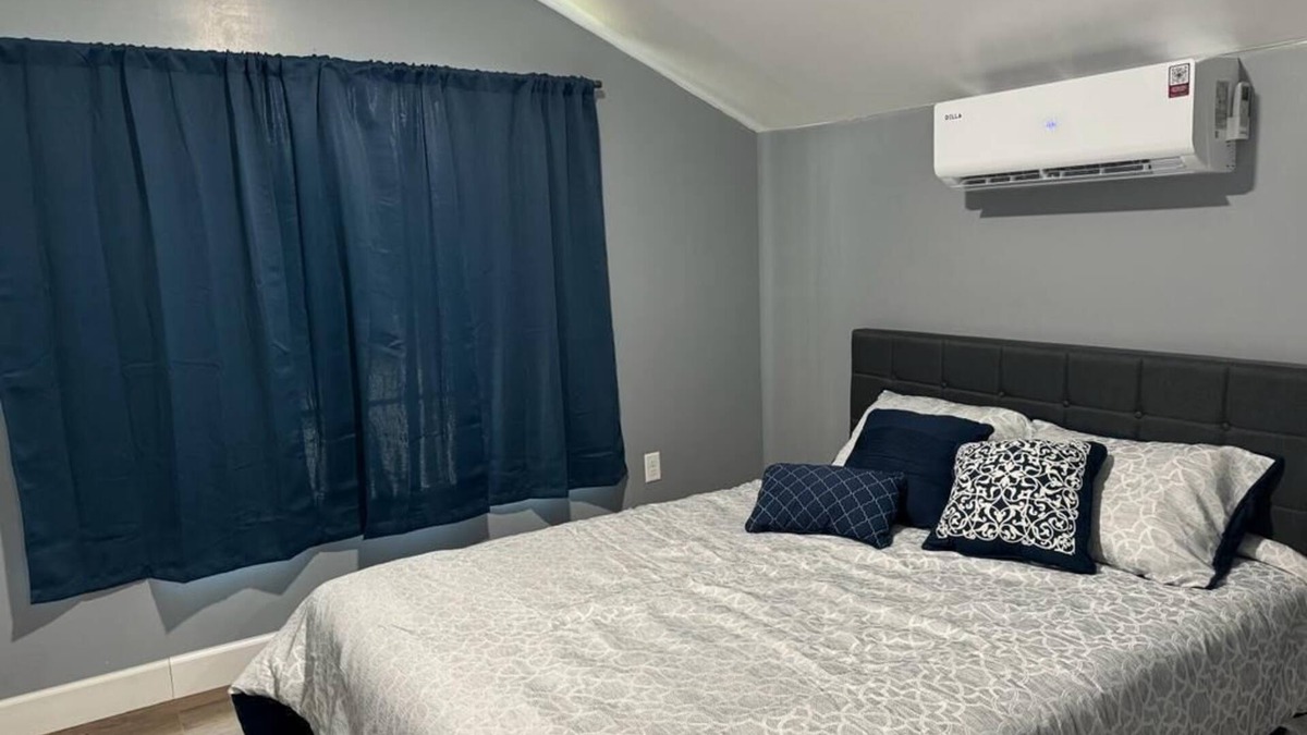East Palatka Apartment | Charming 1-bedroom apartment #B in fabulous East Palatka with WiFi, AC