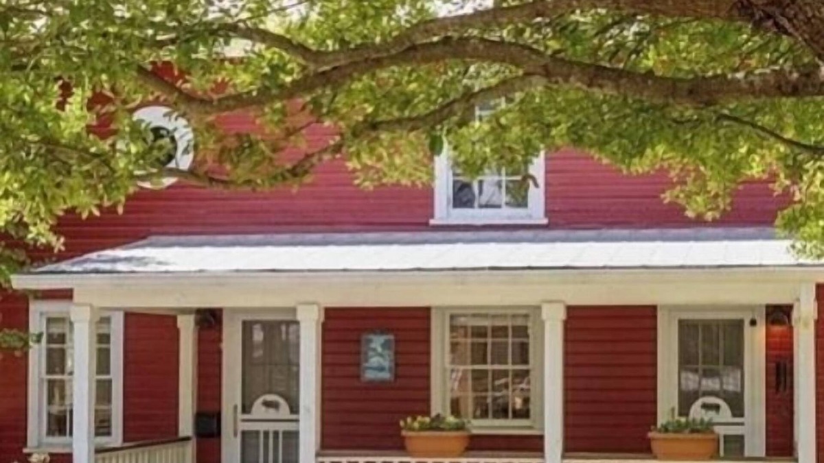 Hillsborough Cottage | Charming 1-bedroom cottageHillsborough Historic District walk to downtown
