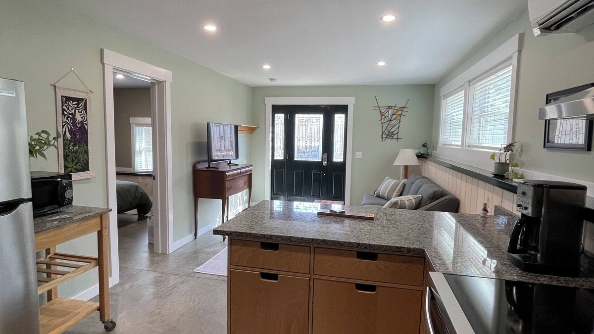 Lincolnville Apartment | Charming 1-bedroom apartment with AC, WiFi in tranquil Lincolnville